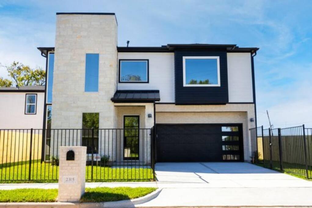 Cute Cozy House Close To Major Sporting Events And Restaurants Хюстън Екстериор снимка